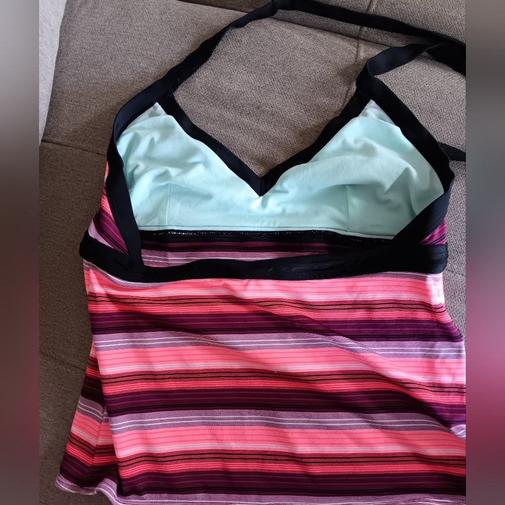 3 For $13💛Nike Striped Workout Halter Top - Picture 3 of 4